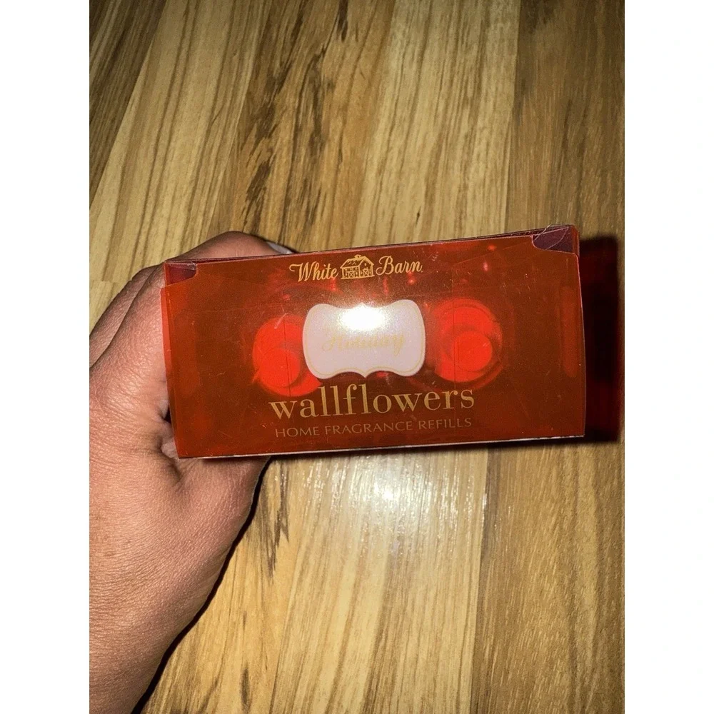 White Barn Bath & Body Works Holiday Wall Flowers Home Fragrance Plug In Refills